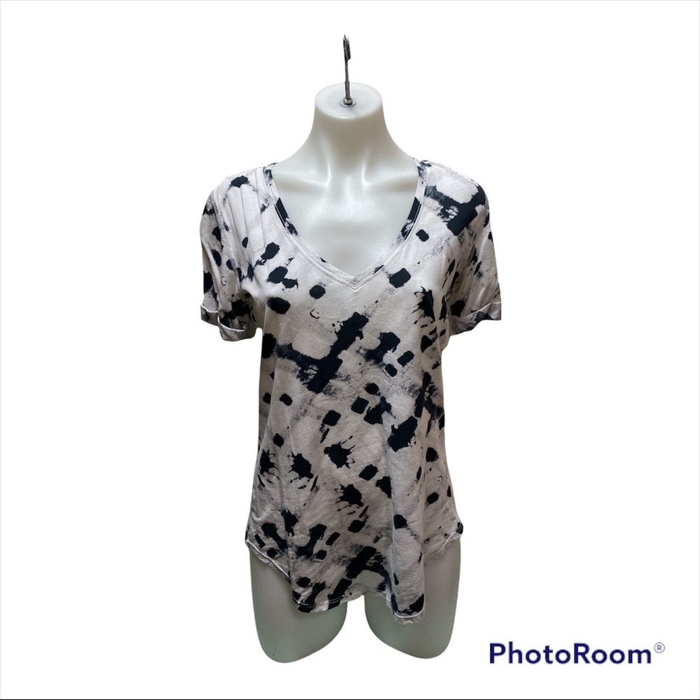 Lululemon V-Neck Short Sleeve Cow Print/Black and White Tie Dye Print Tee